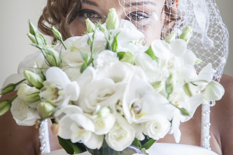 bouquet-da-sposa-alternativo-orchidee-bianche-fotografia-matrimonio-napoli
