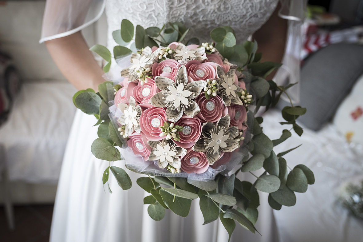 bouquet-sposa-alternativo-bouquet--di-carta-gioiello-fotografia-matrimonio-napoli