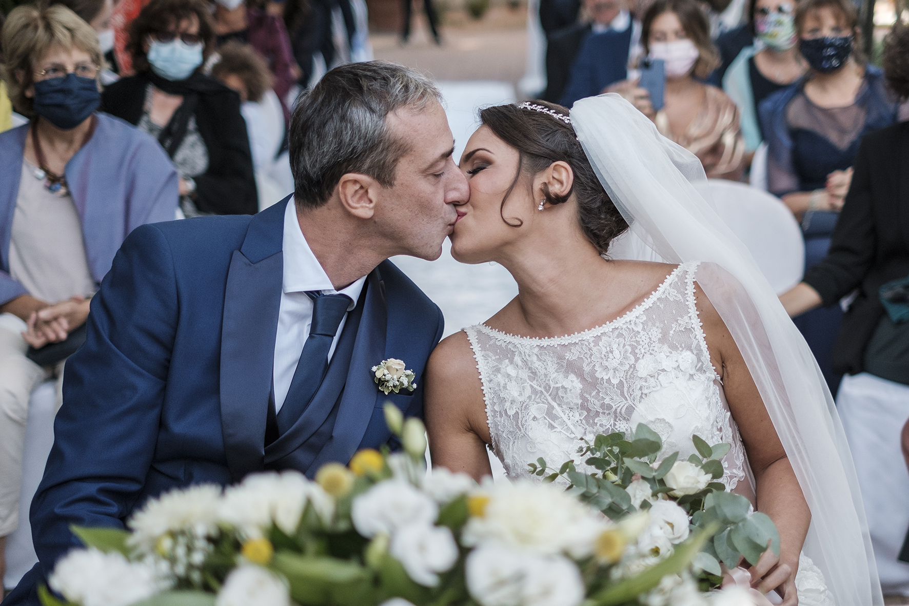 emozionante bacio degli sposi reportage matrimonio