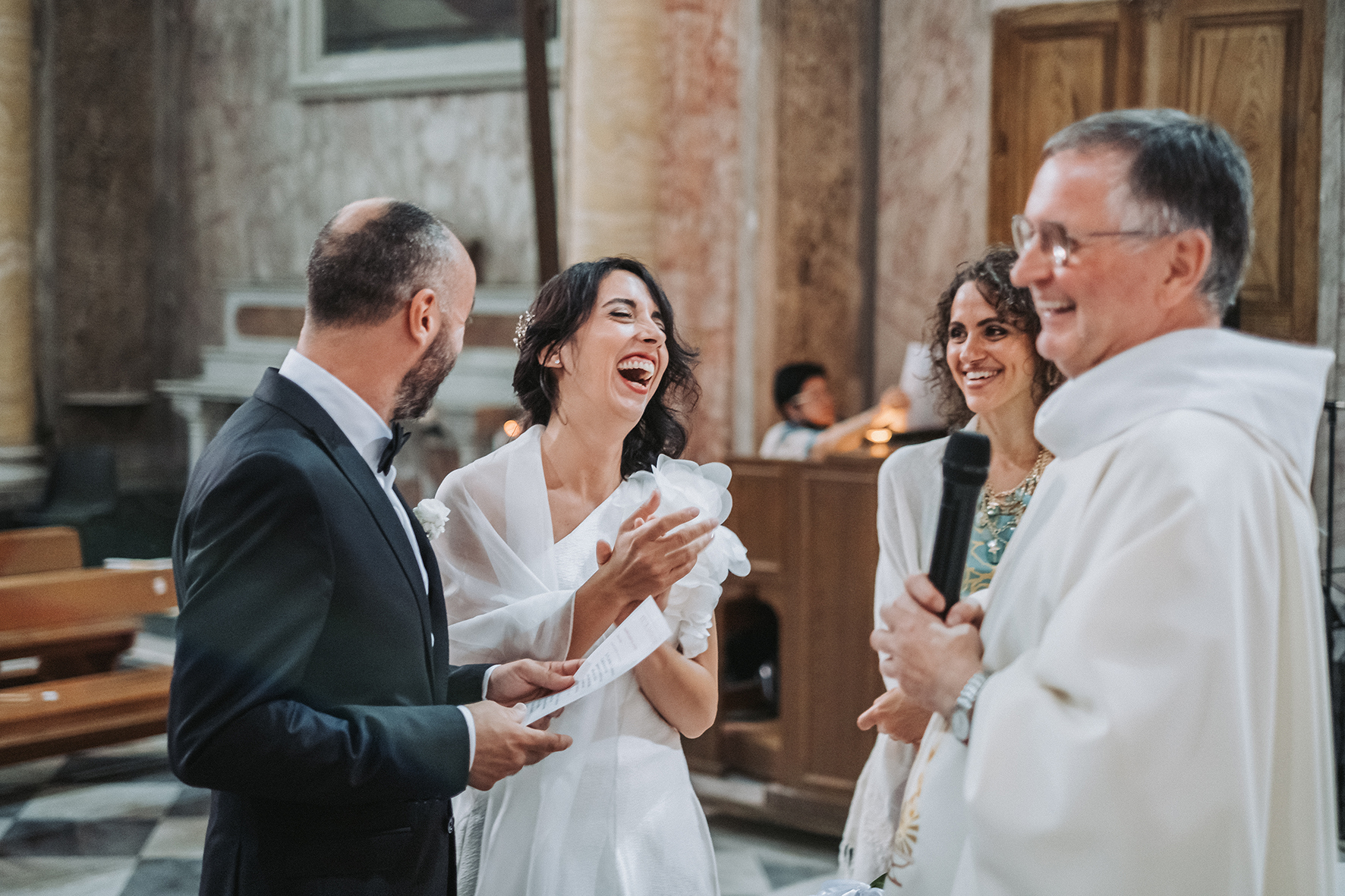 celebrazione matrimonio in chiesa foto spontanee napoli
