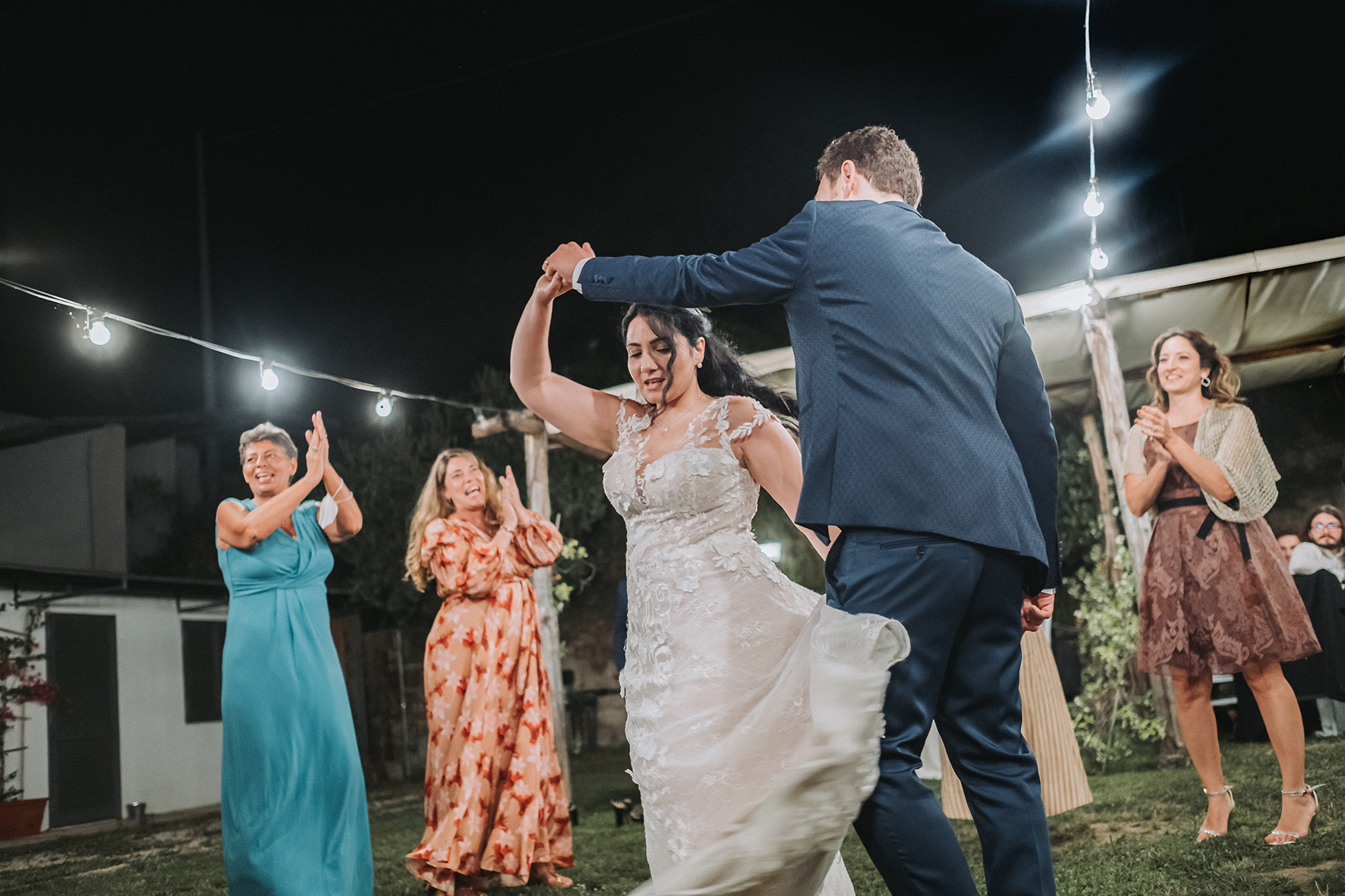 fotografie di matrimonio reportage gli sposi che ballano
