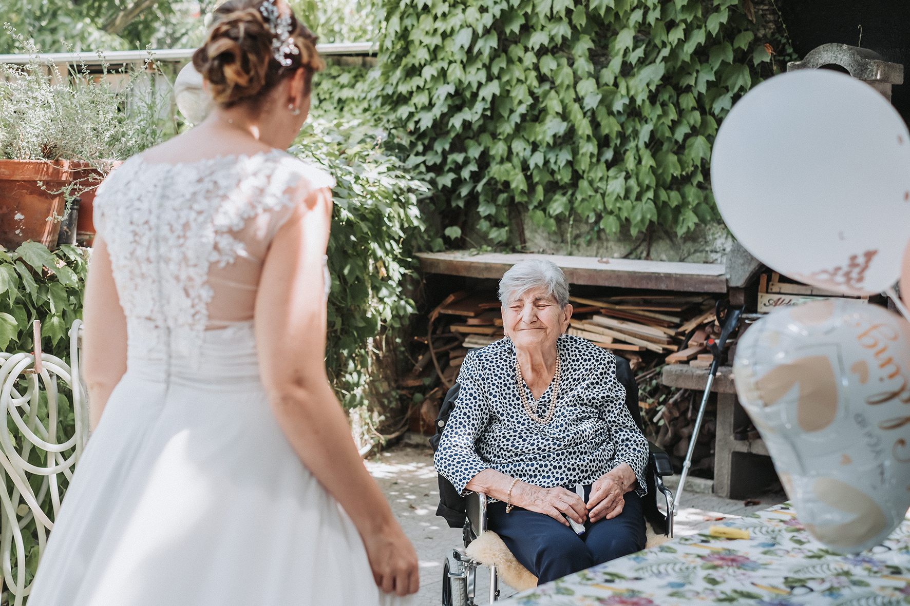 nonna che vede la sposa pronta fotoreportage matrimonio napoli