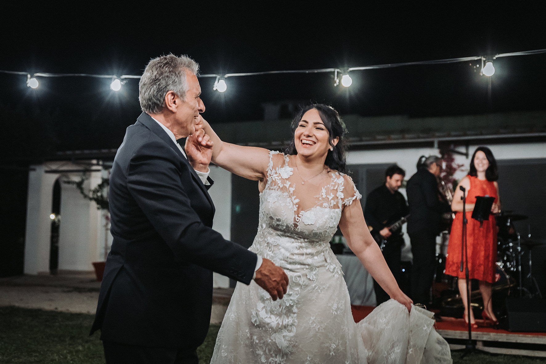 sposa che balla con il padre fotografie di reportage napoli