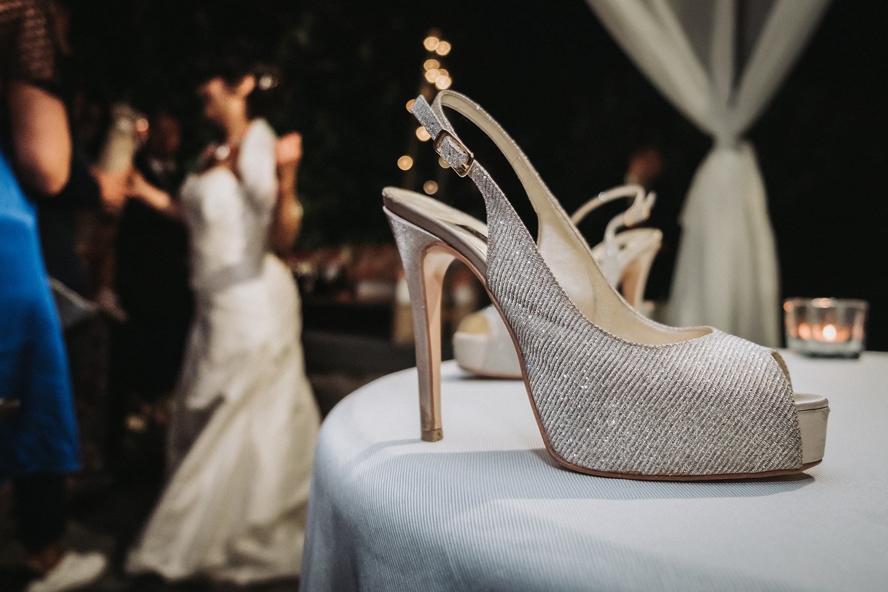 fine serata sposa senza scarpe festa di matrimonio reportage napoli