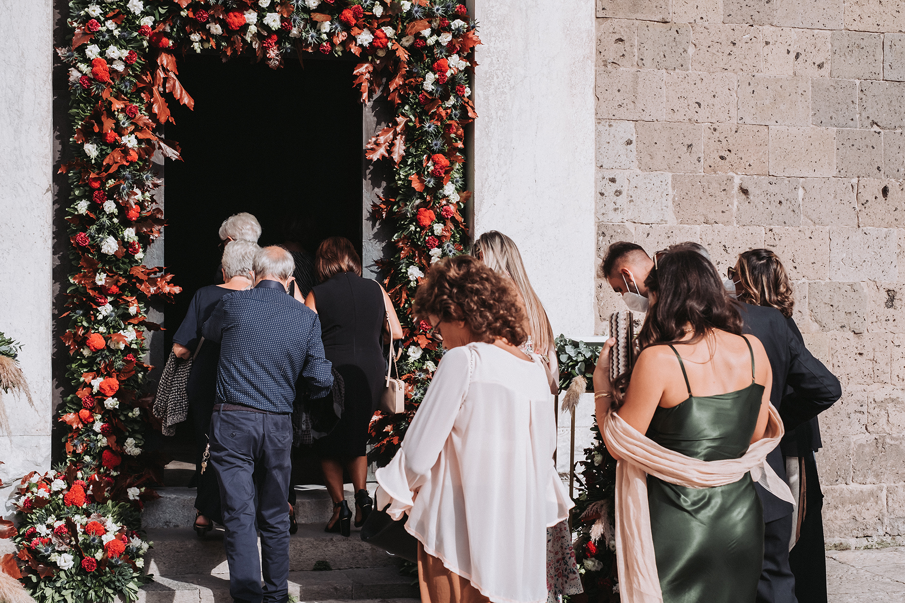 ingresso ospiti in chiesa duomo di caserta vecchia